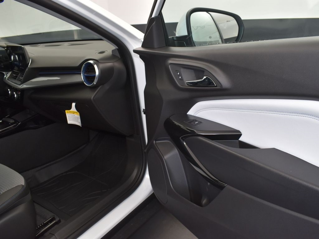 2025 Summit White Chevrolet Trax LT FWD SUV