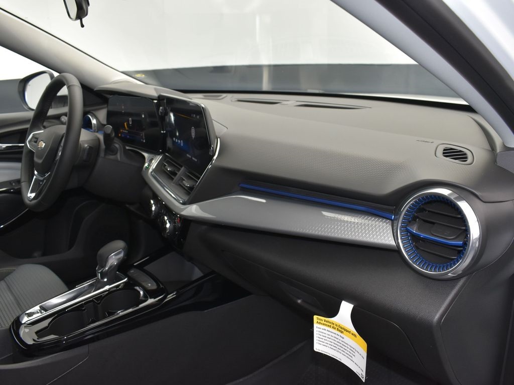2025 Summit White Chevrolet Trax LT FWD SUV