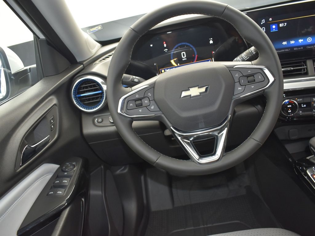 2025 Summit White Chevrolet Trax LT FWD SUV