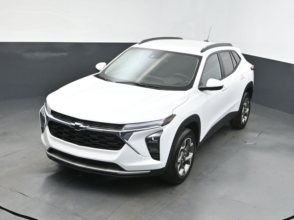 2025 Summit White Chevrolet Trax LT FWD SUV