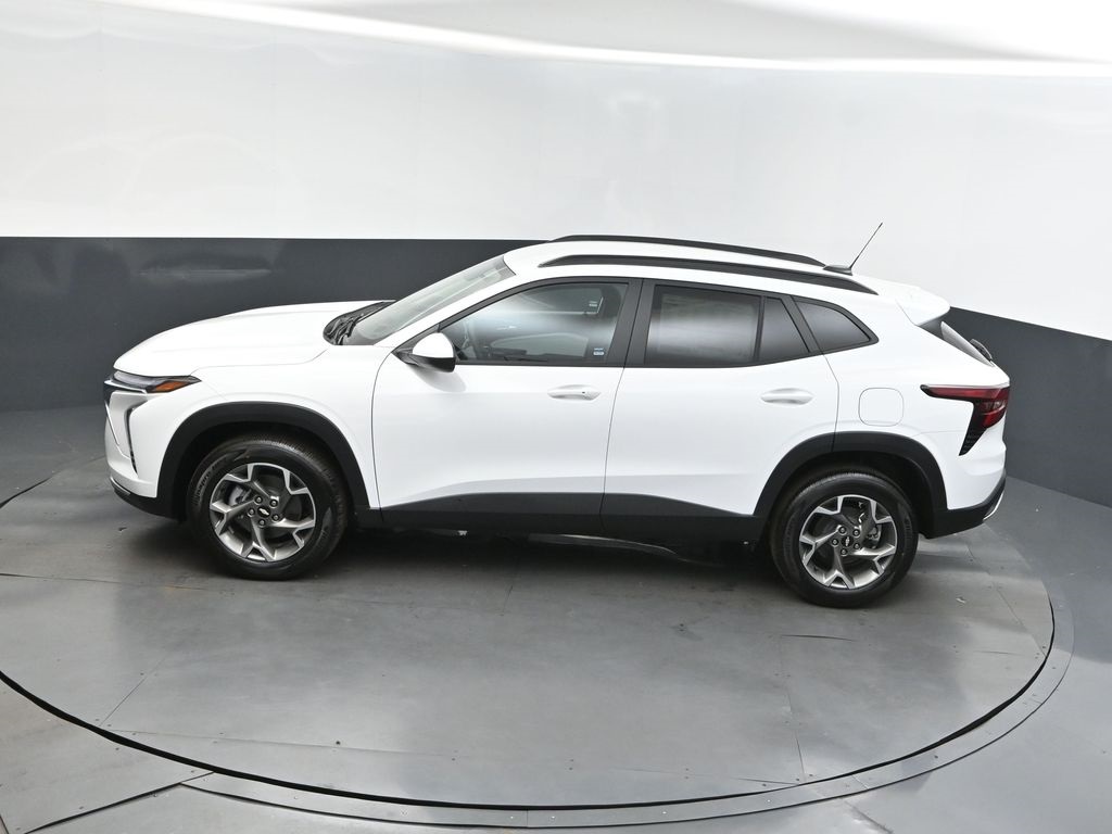 2025 Summit White Chevrolet Trax LT FWD SUV