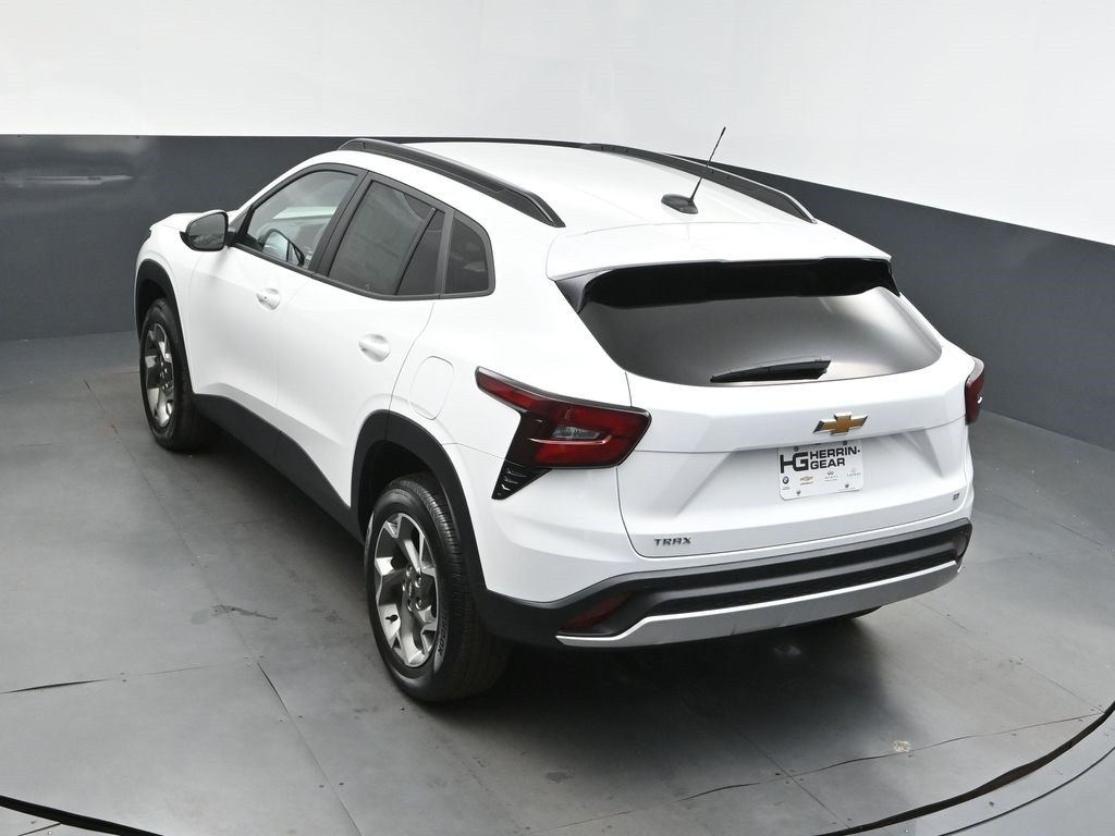 2025 Summit White Chevrolet Trax LT FWD SUV
