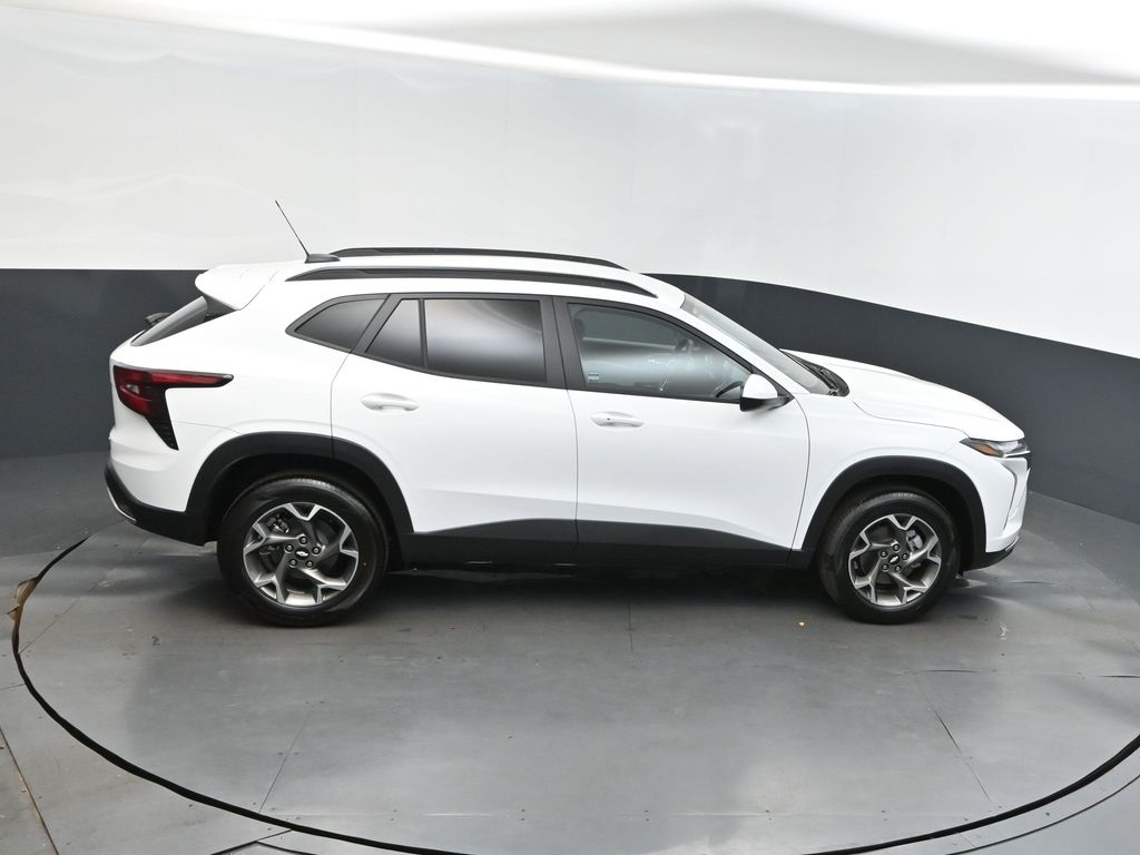 2025 Summit White Chevrolet Trax LT FWD SUV