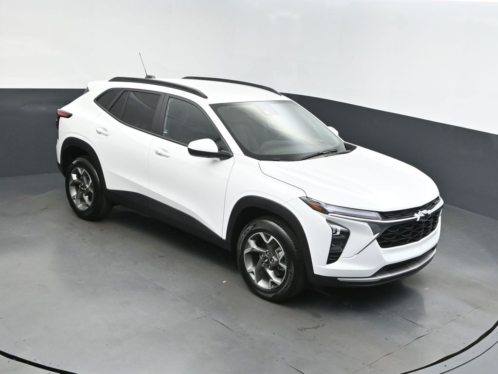 2025 Summit White Chevrolet Trax LT FWD SUV
