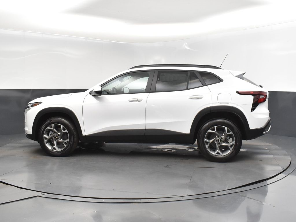 2025 Summit White Chevrolet Trax LT FWD SUV