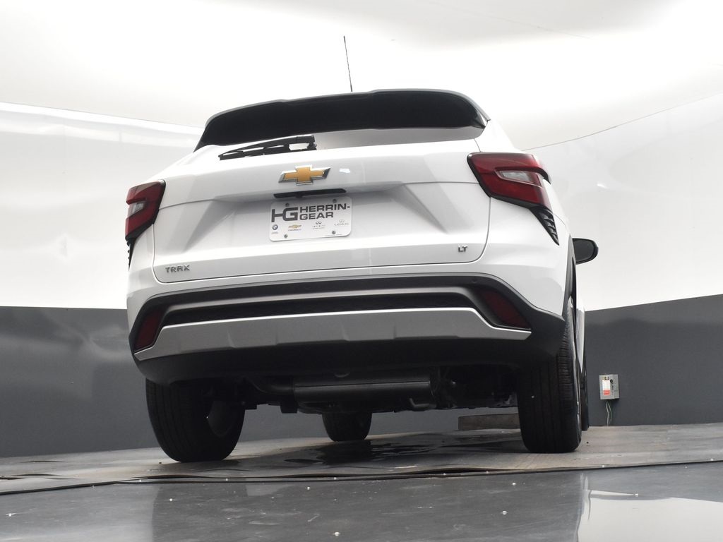 2025 Summit White Chevrolet Trax LT FWD SUV