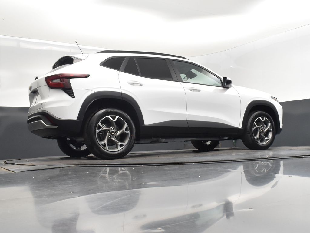 2025 Summit White Chevrolet Trax LT FWD SUV