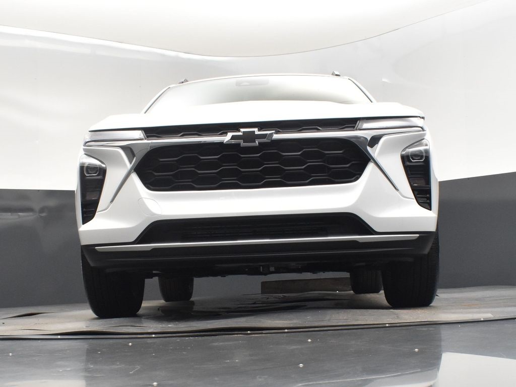 2025 Summit White Chevrolet Trax LT FWD SUV