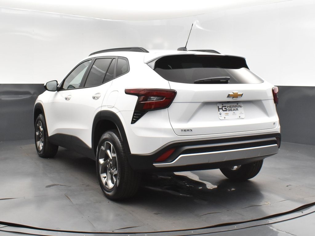 2025 Summit White Chevrolet Trax LT FWD SUV