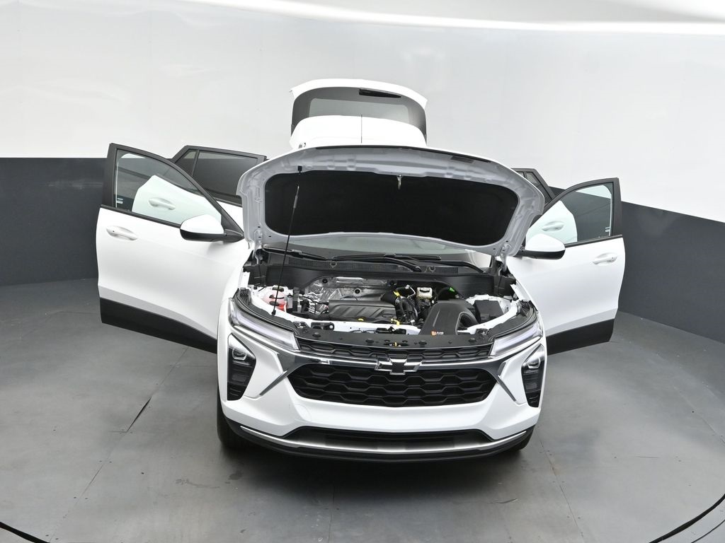 2025 Summit White Chevrolet Trax LT FWD SUV