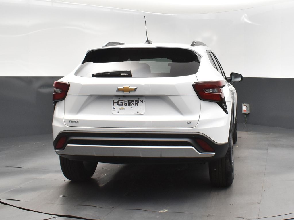 2025 Summit White Chevrolet Trax LT FWD SUV