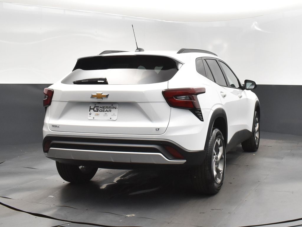 2025 Summit White Chevrolet Trax LT FWD SUV