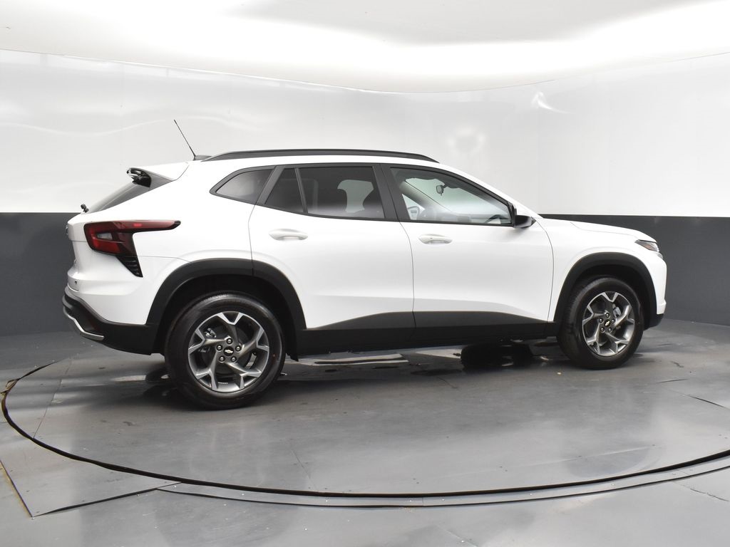 2025 Summit White Chevrolet Trax LT FWD SUV