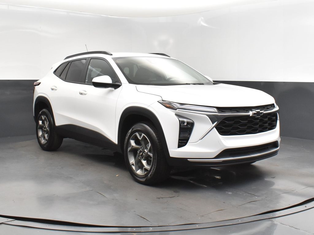 2025 Summit White Chevrolet Trax LT FWD SUV