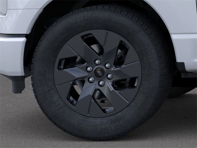 2025 Ford F-150 Lightning photo 17