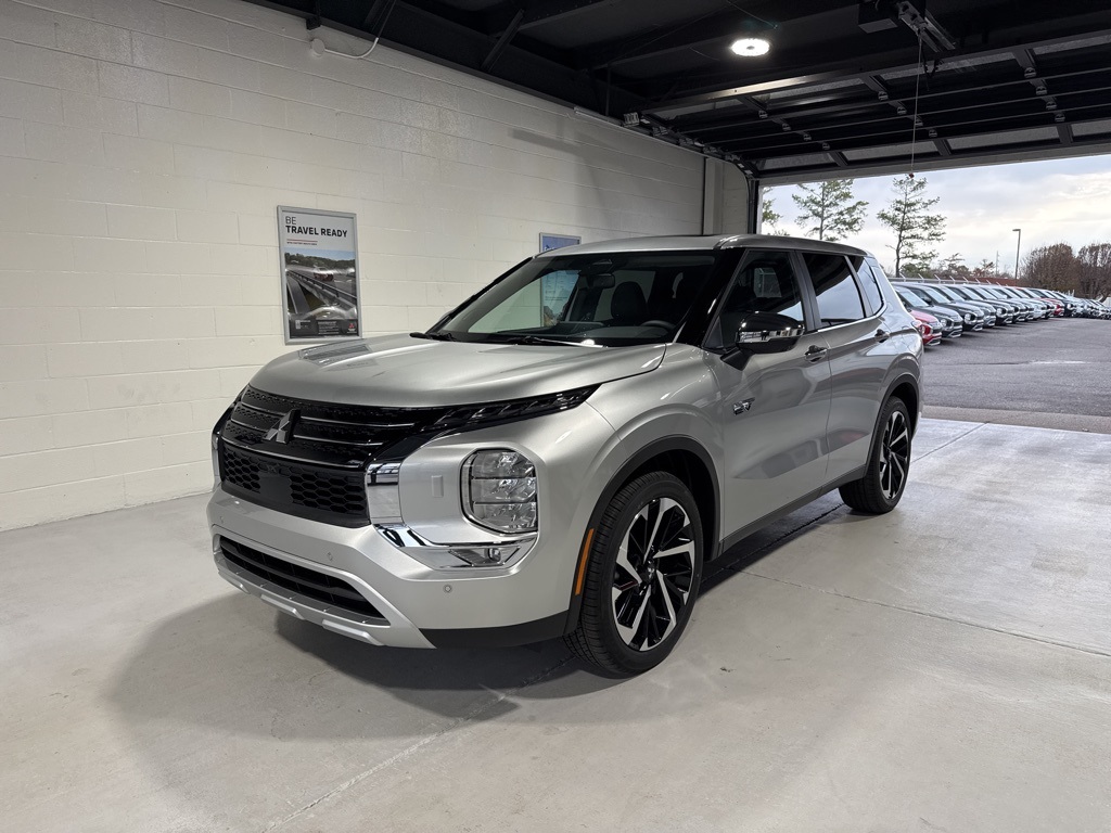 2025 Mitsubishi Outlander Plug-in Hybrid SE's photo