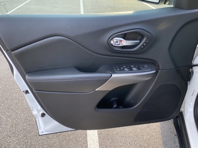 used 2020 Jeep Cherokee car, priced at $18,221