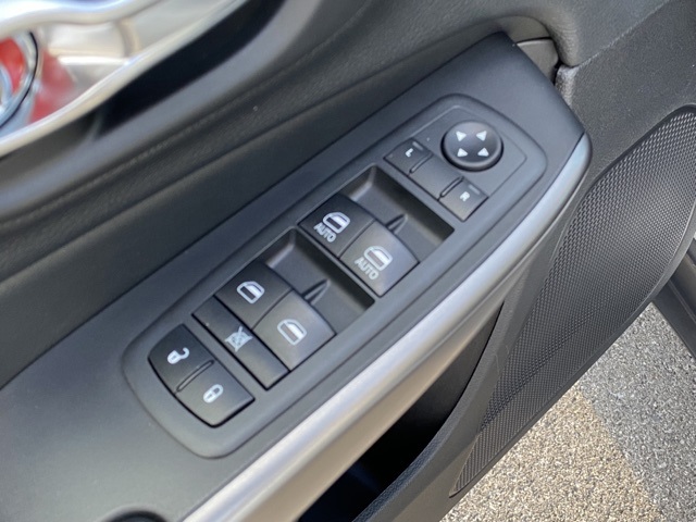 used 2020 Jeep Cherokee car, priced at $18,221