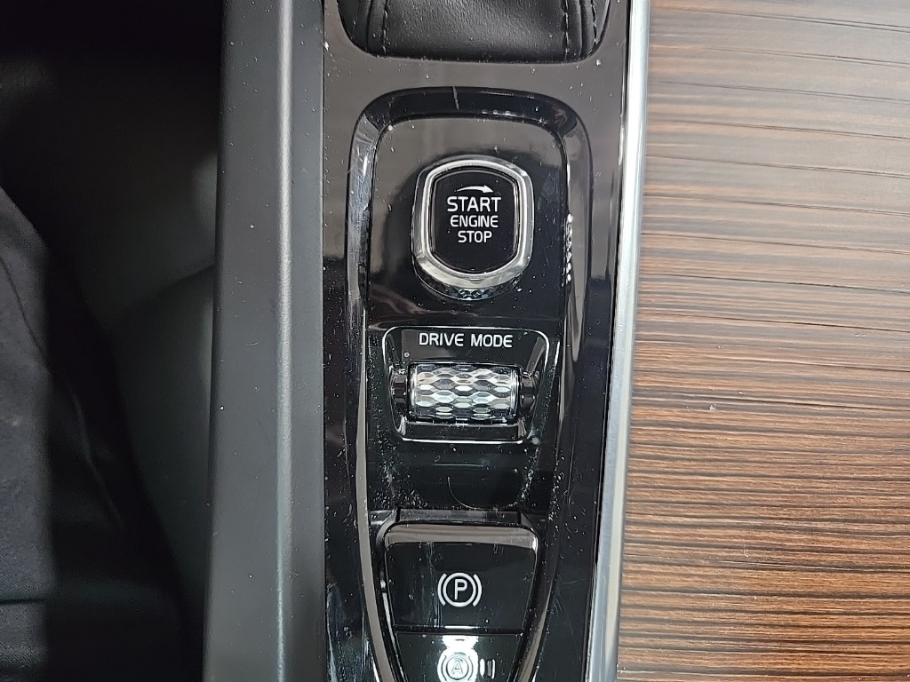 2021 Volvo XC60 T5 Momentum photo 15