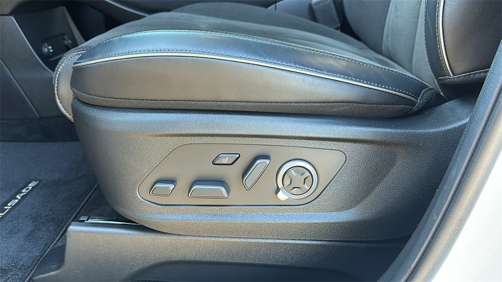 used 2025 Hyundai Palisade car, priced at $43,997