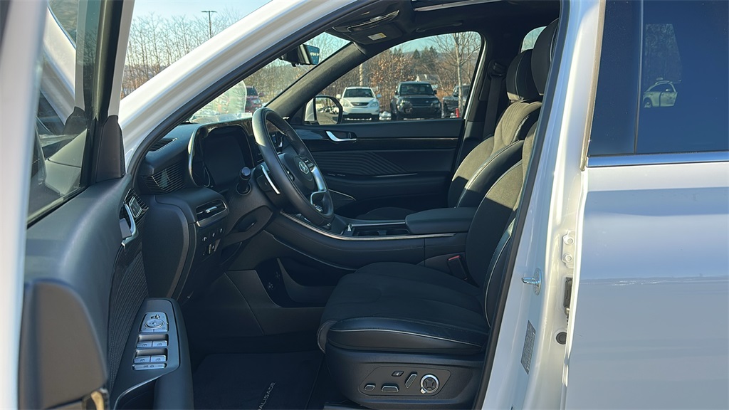 used 2025 Hyundai Palisade car, priced at $43,997