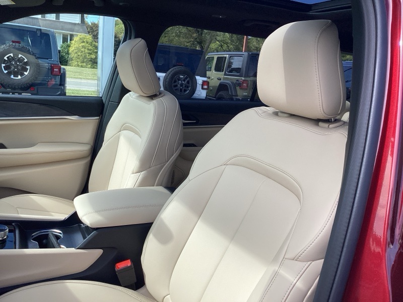 New 2025 Jeep Grand Cherokee L SUV