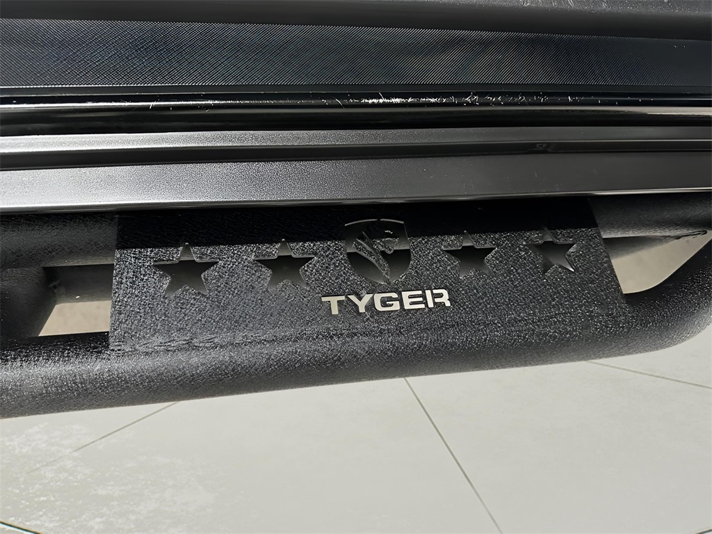2013 Toyota FJ Cruiser Base photo 2