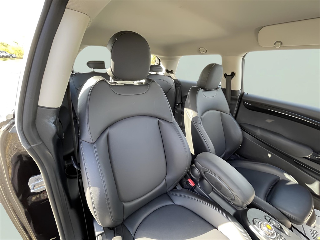 2021 Mini Cooper SE Signature photo 3