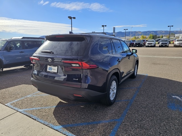 2026 Toyota Highlander Hybrid XLE photo 2