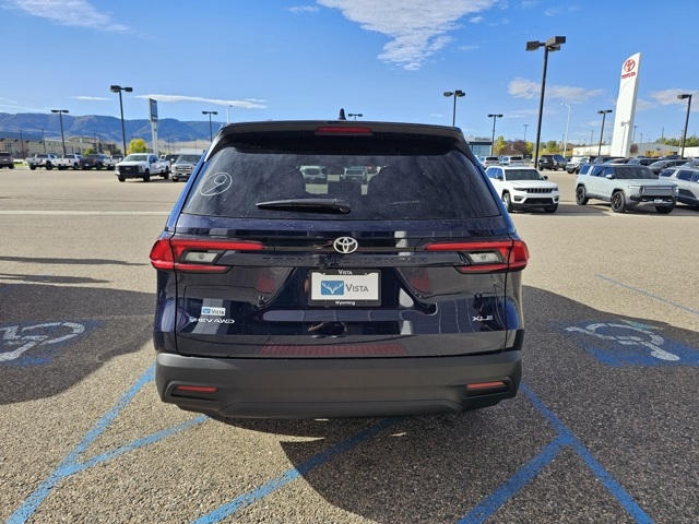 2026 Toyota Highlander Hybrid XLE photo 3
