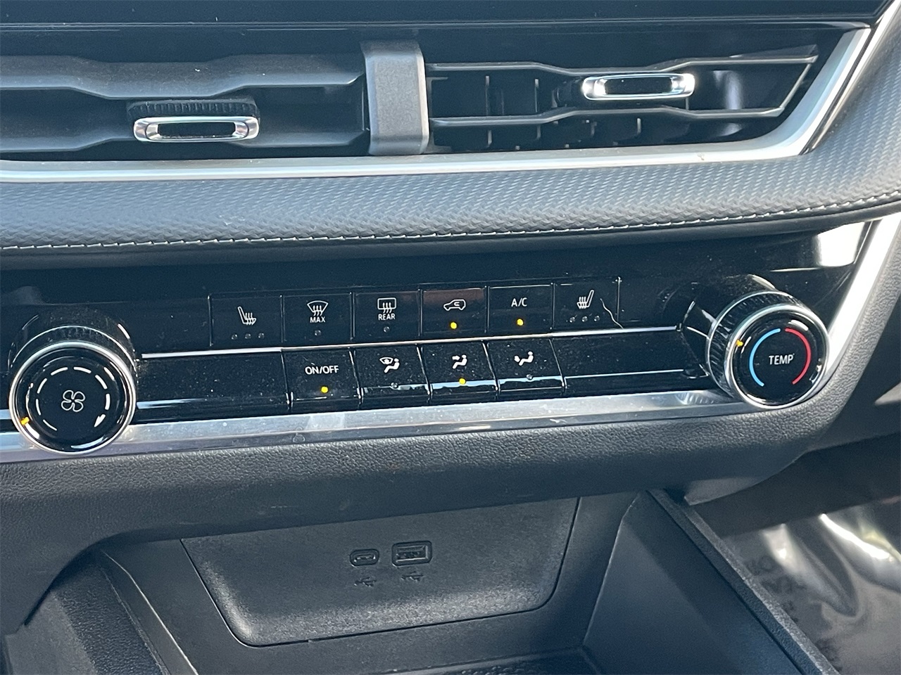 used 2025 Chevrolet Equinox car, priced at $25,465