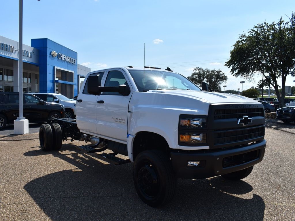 2024 Summit White Chevrolet Silverado 5500HD Work Truck 4X4 Truck