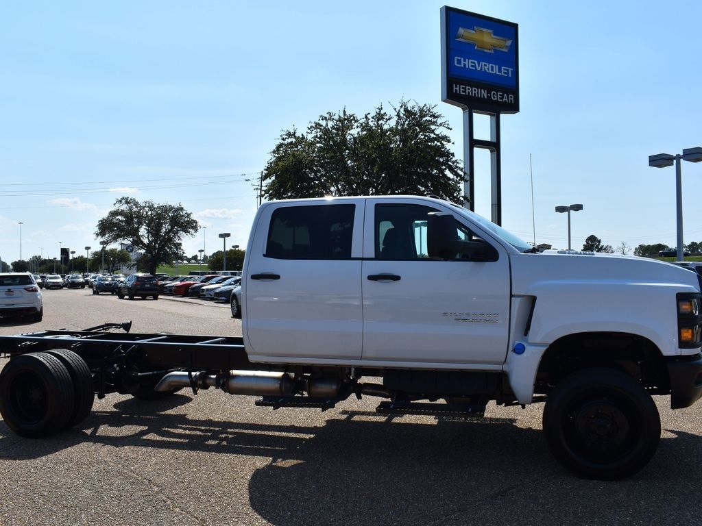2024 Summit White Chevrolet Silverado 5500HD Work Truck 4X4 Truck