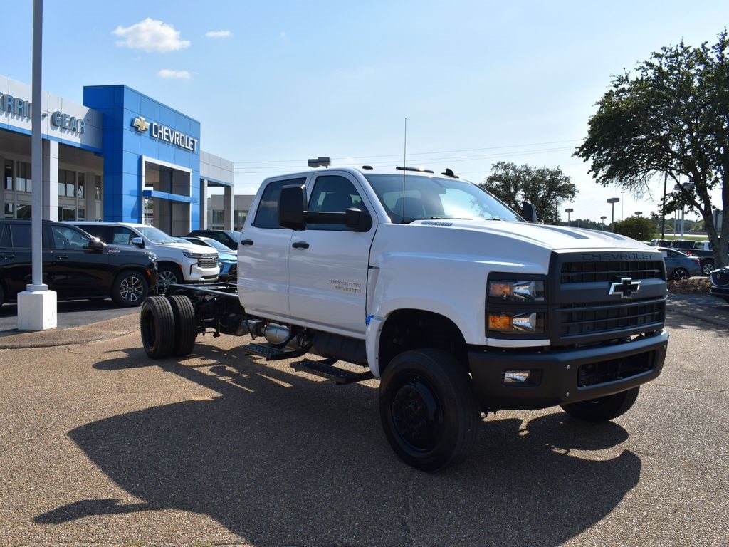 2024 Summit White Chevrolet Silverado 5500HD Work Truck 4X4 Truck