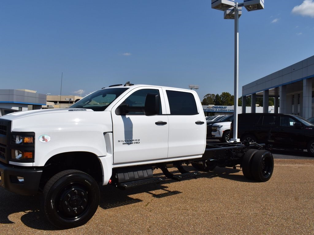 2024 Summit White Chevrolet Silverado 5500HD Work Truck 4X4 Truck