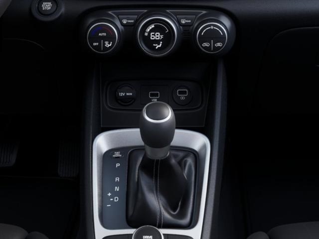 2025 Hyundai Venue SEL photo 15