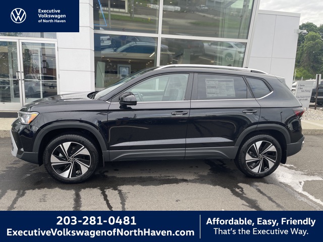 2025 Volkswagen Taos SE's photo