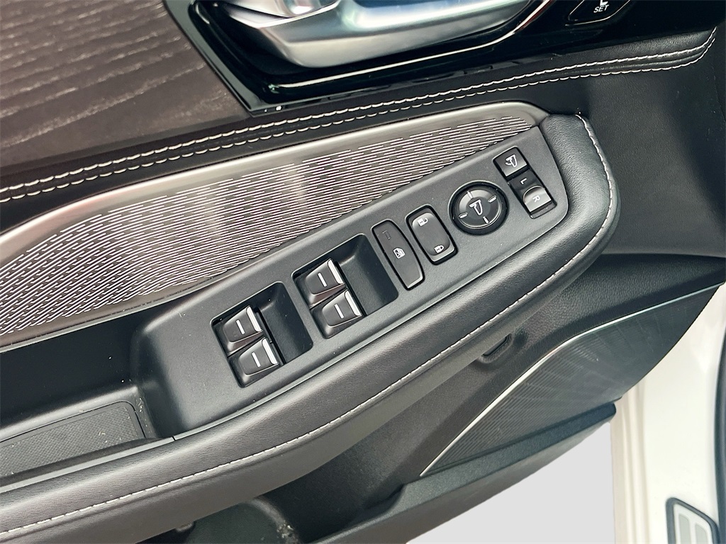 2024 Acura MDX SH-AWD Advance photo 15