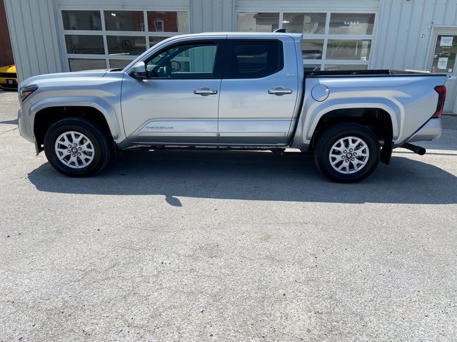 2024 Toyota Tacoma SR5 photo 9