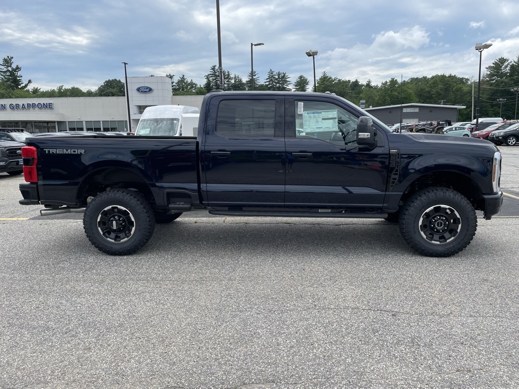 2025 Ford F-250 Lariat photo 2