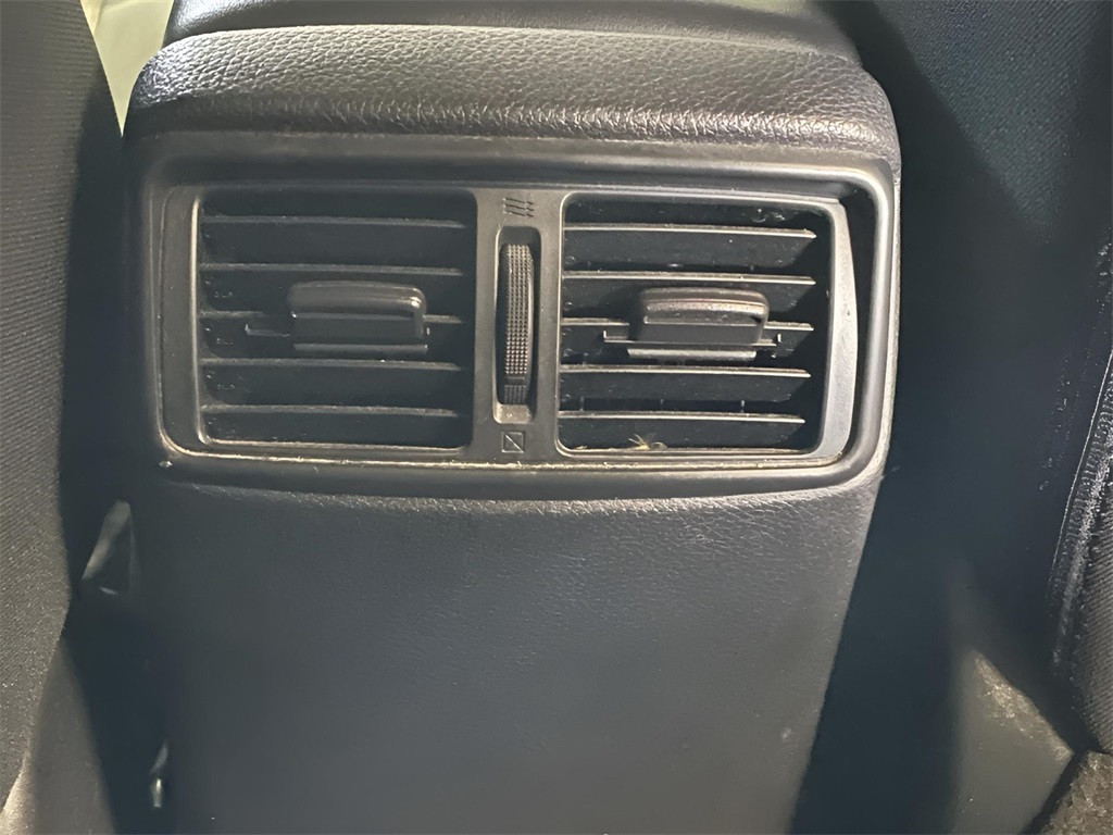 2020 Nissan Rogue SV AWD photo 2