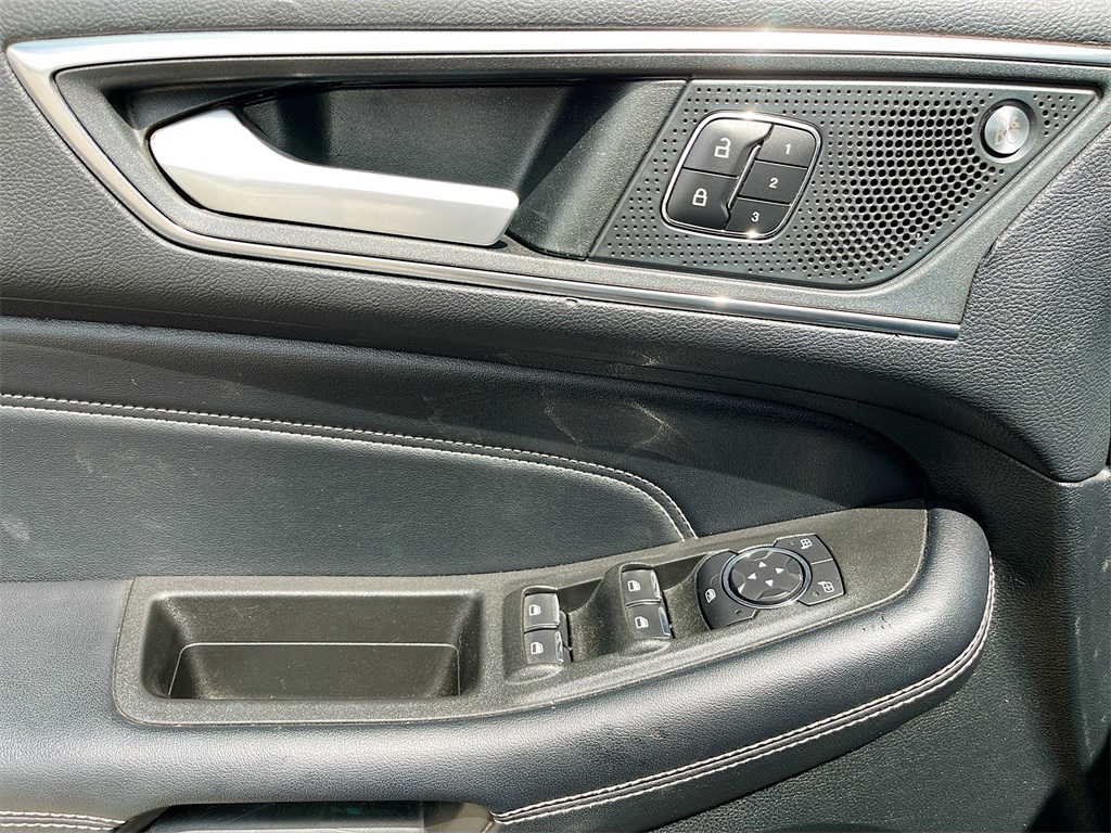 2022 Ford Edge Titanium photo 15