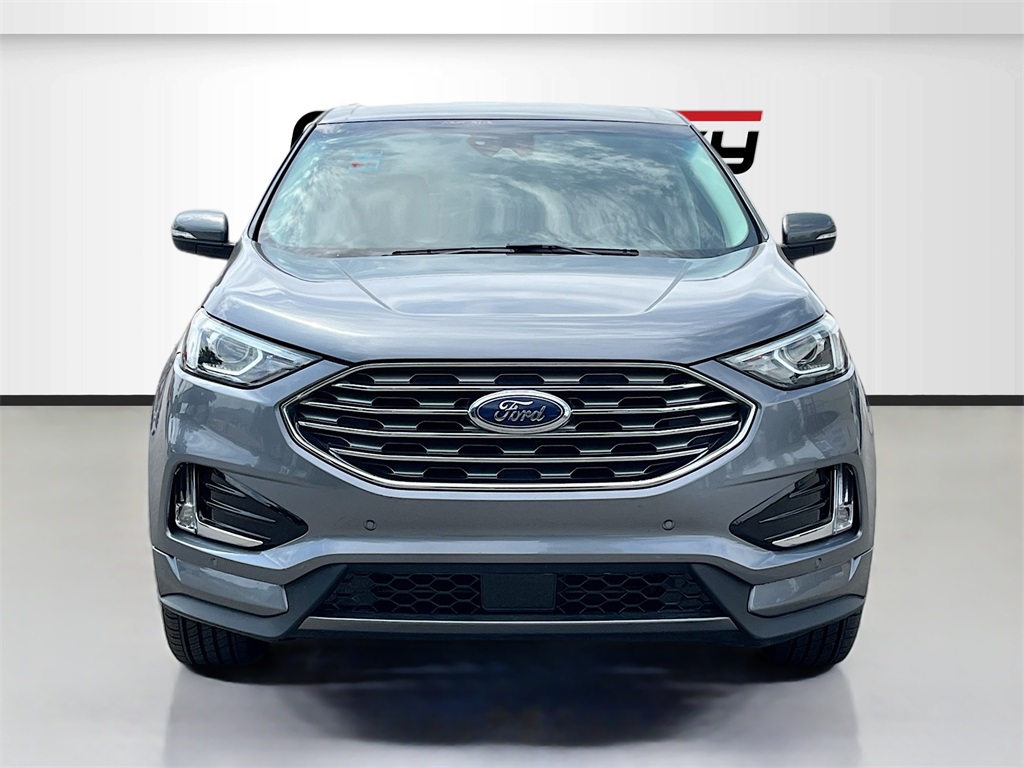 2022 Ford Edge Titanium photo 2