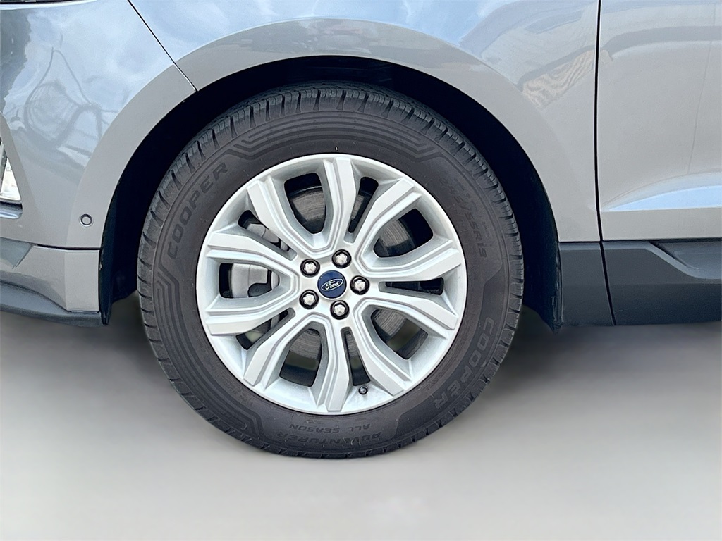 2022 Ford Edge Titanium photo 27