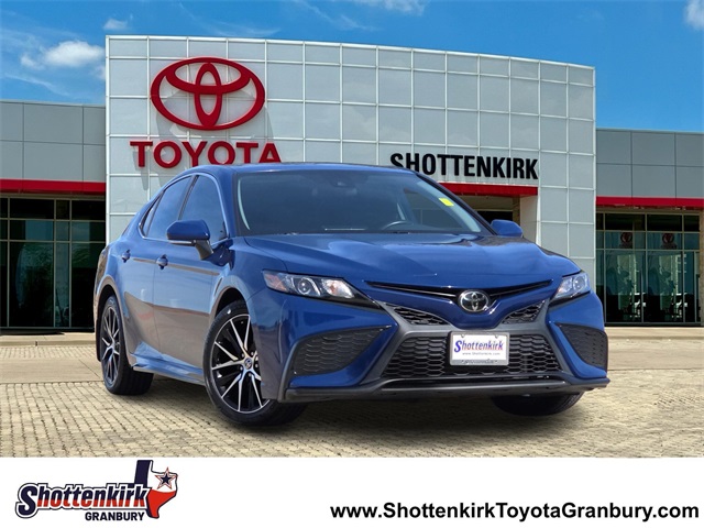 2023 Toyota Camry SE's photo