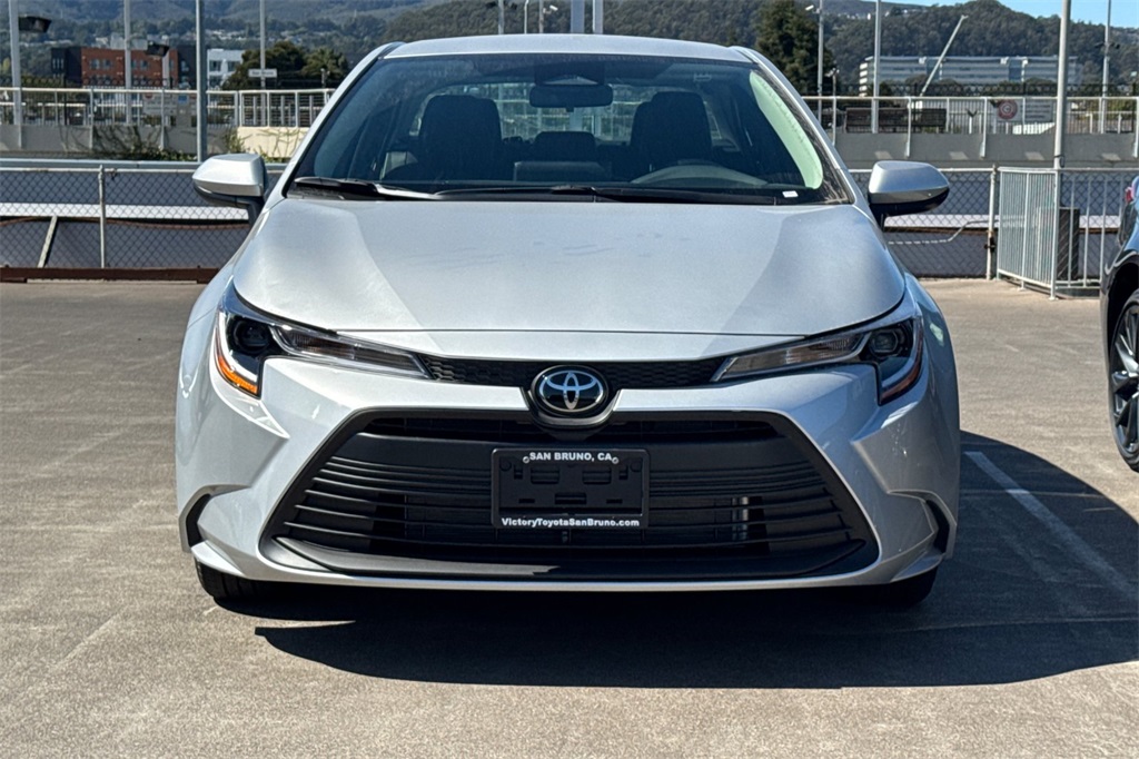 2025 Toyota Corolla LE photo 3