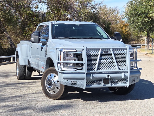 2024 Ford F-450 Super Duty Lariat's photo
