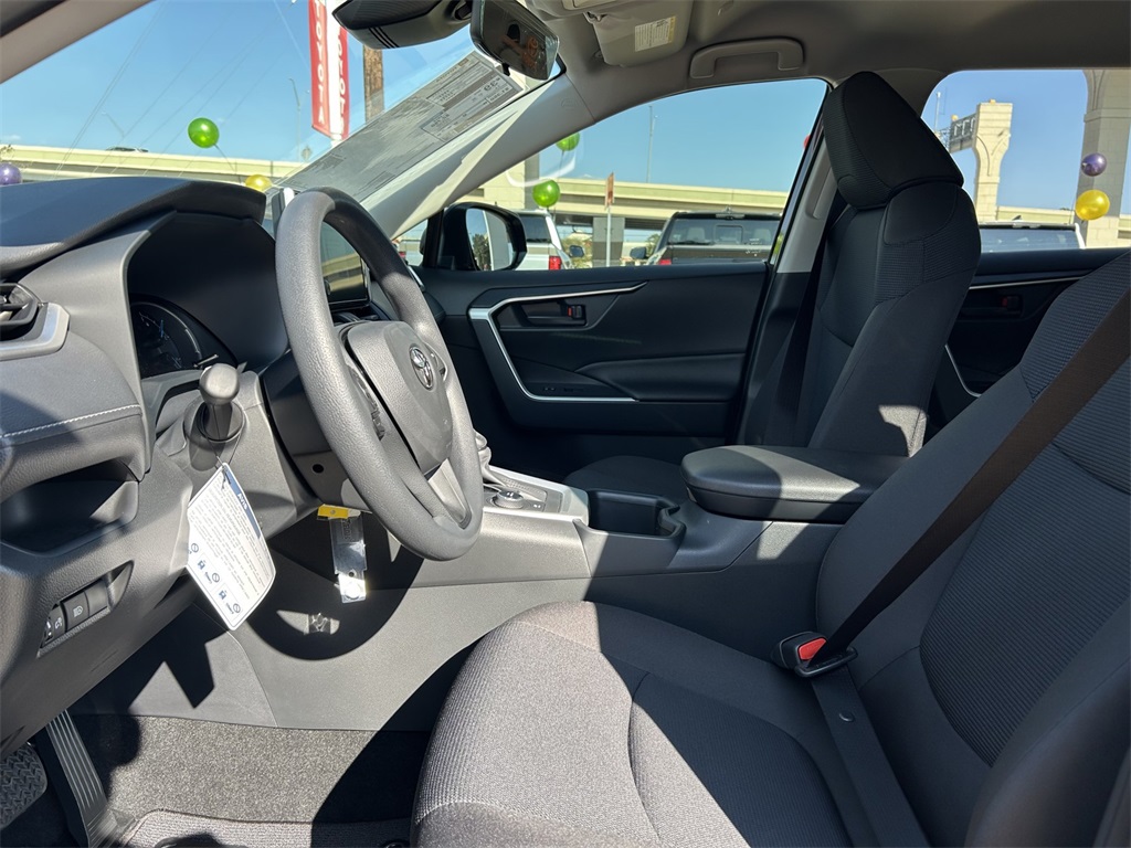2025 Toyota RAV4 Hybrid LE photo 9