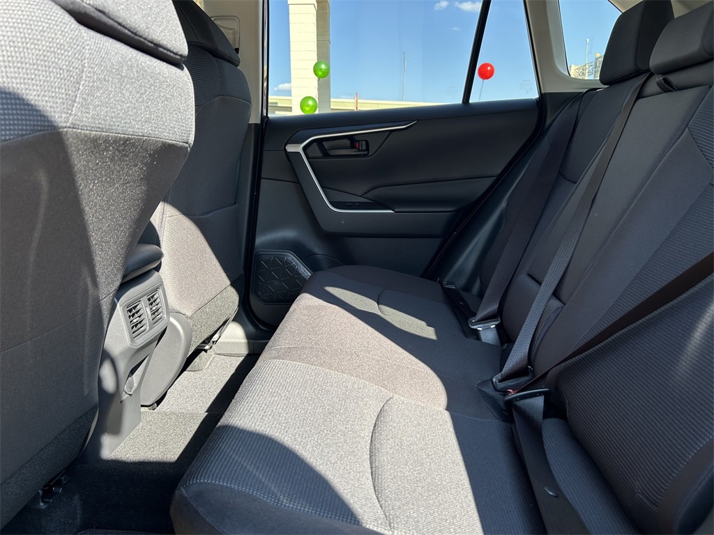 2025 Toyota RAV4 Hybrid LE photo 11