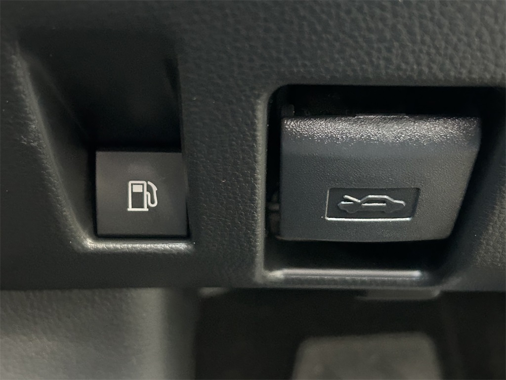 2025 Toyota RAV4 Hybrid LE photo 16